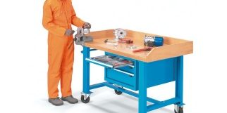 שולחן על גלגלים שולחן על גלגלים