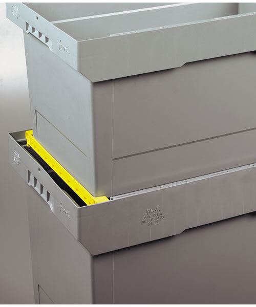 ארגז פלסטיק לתעשיה אחד על השני