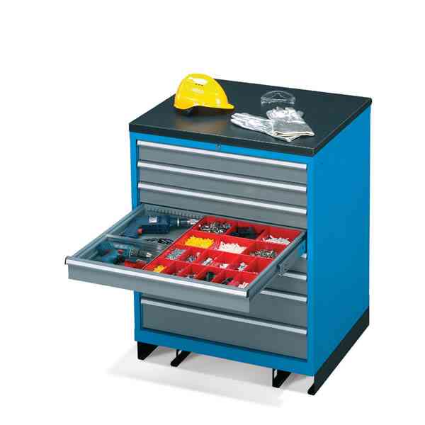 ארון כלים עם מגירות