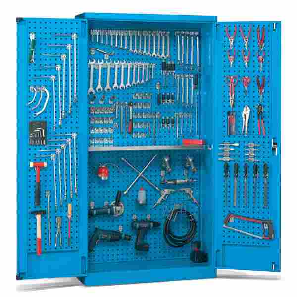 ארון עם לוח מחורר לתליית כלים