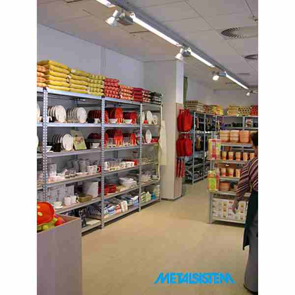 מדפי מתכת לחנות