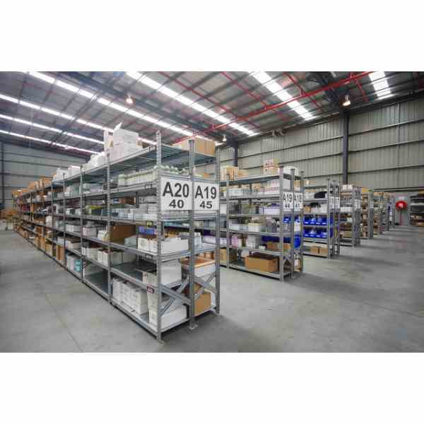 מדפי מתכת למחסן