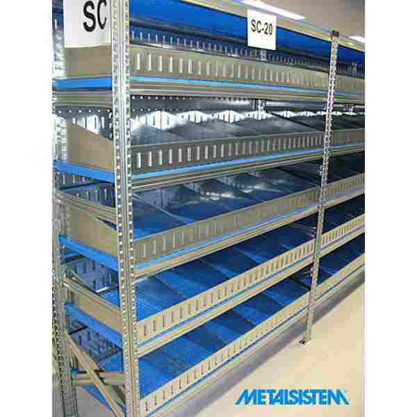 מדפי מתכת עם תאים