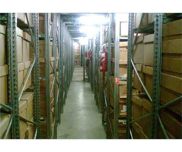 מדפים לארכיון