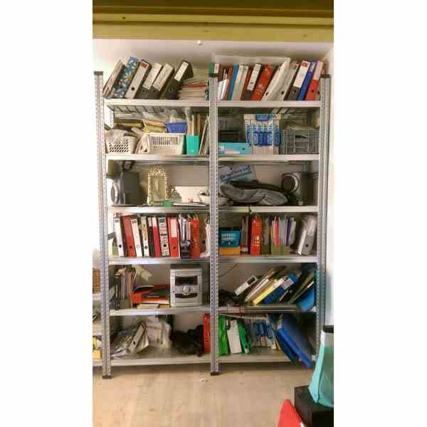 מדפים למחסן בבית