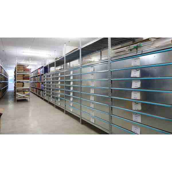 מדפים ממתכת