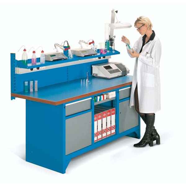 עמדת עבודה למעבדה