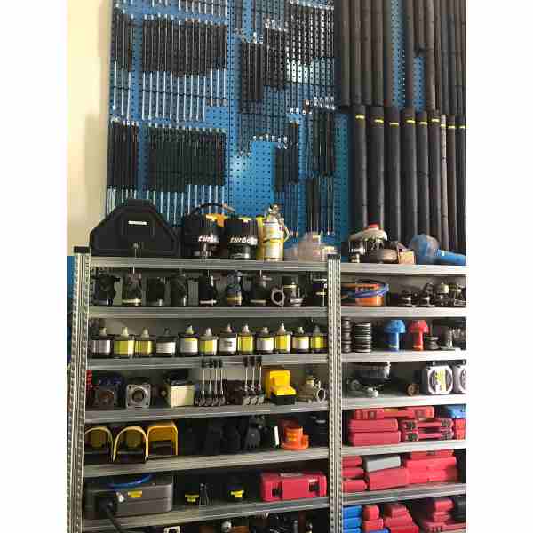 מדפי מתכת למחסן טכני