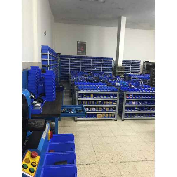 מדפים למחסן עם תאים