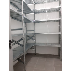 מדפים למחסן פינתי